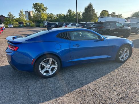 Used 2017 Chevrolet Camaro LT RWD image 4