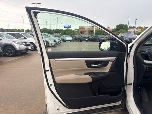 Used 2018 Honda CR-V LX image 9