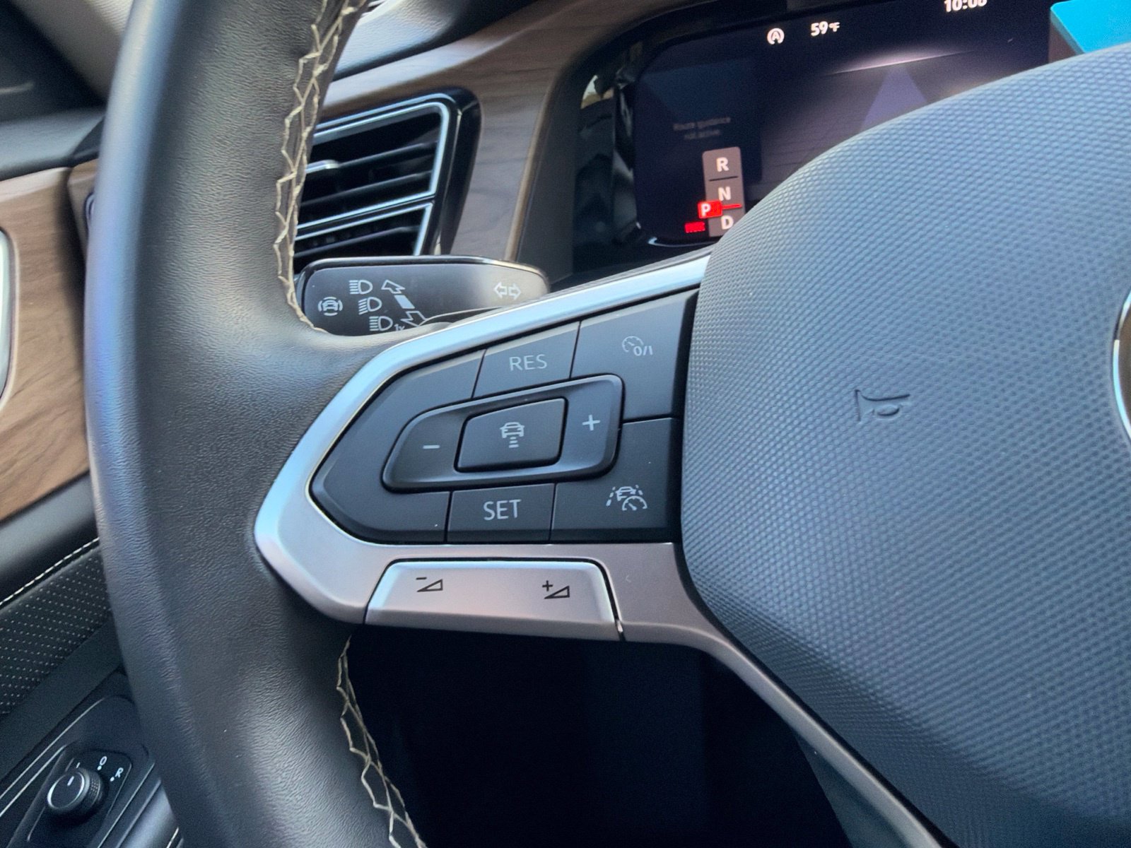 Certified 2024 Volkswagen Atlas SE FWD image 18
