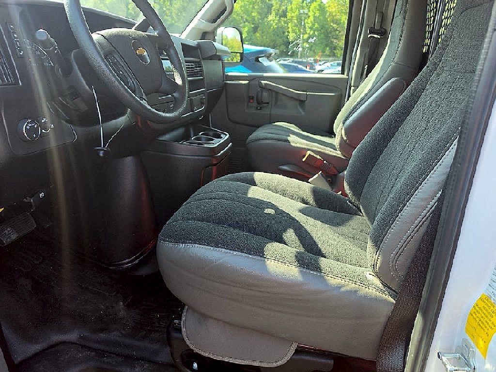 Used 2025 Chevrolet Express 2500 w/ Driver Convenience Package RWD image 6