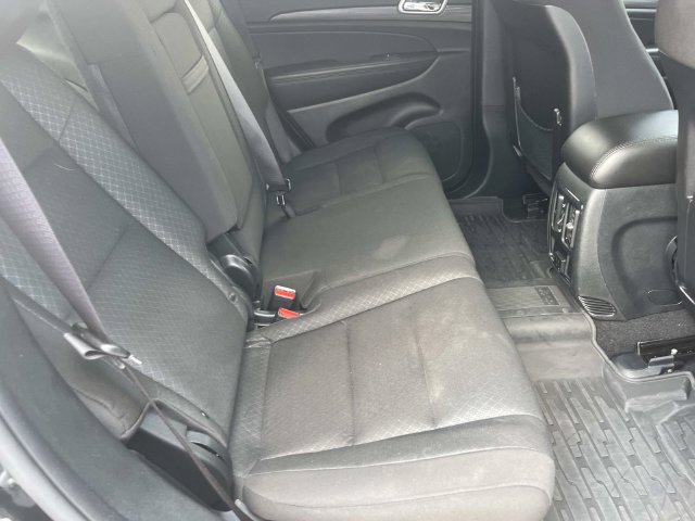 Used 2021 Jeep Grand Cherokee Laredo w/ Security & Convenience Group AWD/4WD image 21