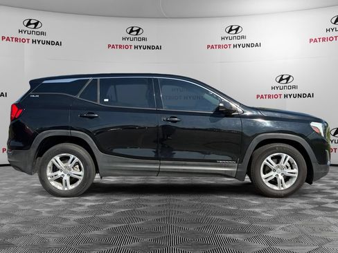 Used 2020 GMC Terrain SLE FWD image 2