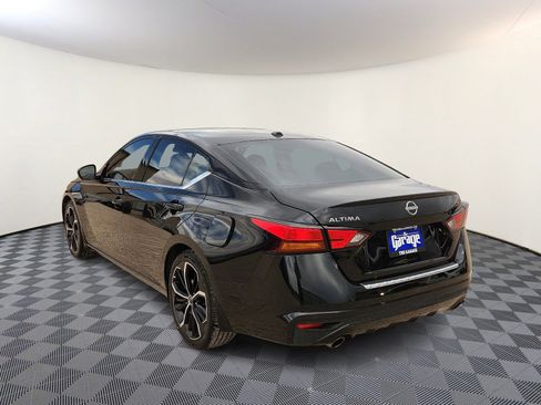 Used 2023 Nissan Altima 2.5 SR w/ SR Premium Package image 3