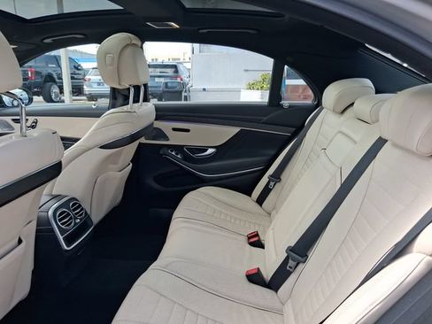 Used 2018 Mercedes-Benz S 560 Sedan image 6