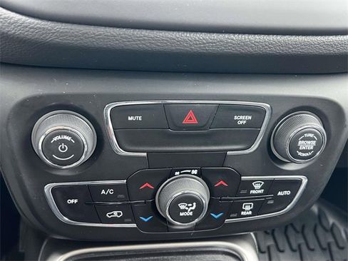 Used 2019 Jeep Compass Latitude image 30