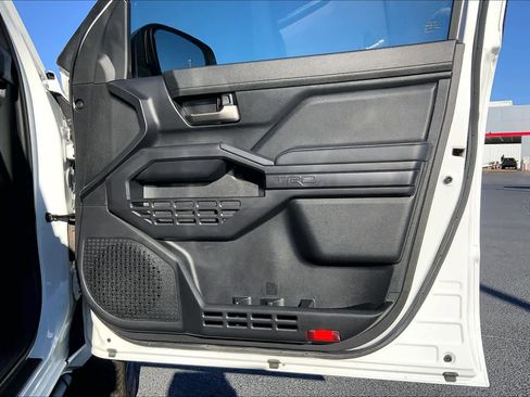Used 2024 Toyota Tacoma TRD Off-Road image 23