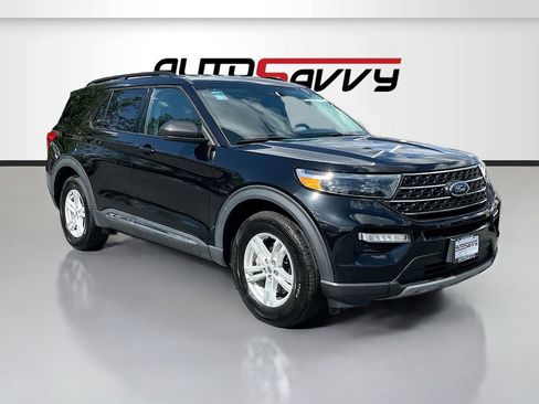 Used 2024 Ford Explorer XLT w/ Equipment Group 202A AWD/4WD image 1