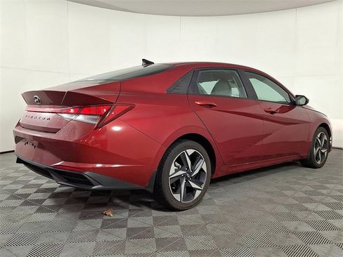 Used 2023 Hyundai Elantra SEL w/ Convenience Package image 9