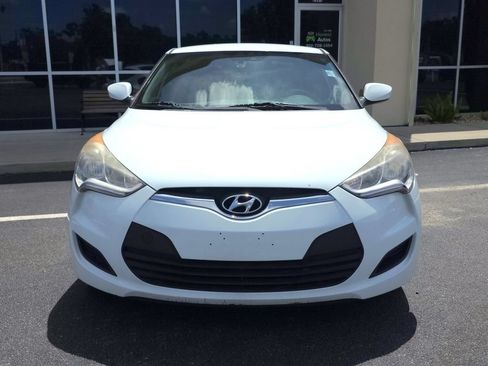 Used 2016 Hyundai Veloster FWD image 2