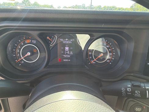 Used 2024 Jeep Wrangler Unlimited Sport AWD/4WD image 29