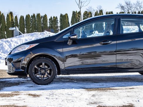 Used 2013 Ford Fiesta SE w/ Moon & Mood Pkg image 37