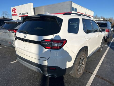 Used 2024 Honda Pilot Touring image 6