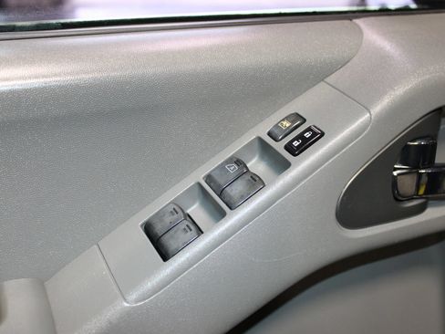Used 2012 Nissan Frontier SV RWD image 10