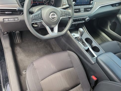 Used 2025 Nissan Altima 2.5 SV image 15
