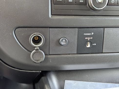 Used 2014 Chevrolet Express 2500 RWD image 15