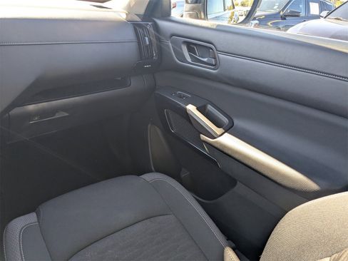 Used 2025 Nissan Pathfinder SV image 19