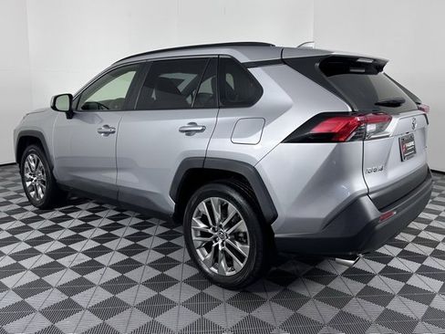 Used 2019 Toyota RAV4 XLE Premium image 6