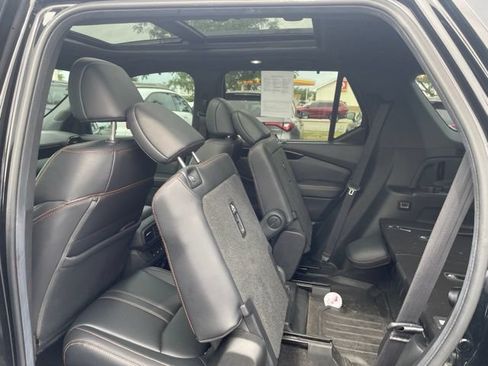 Used 2024 Honda Pilot TrailSport image 8