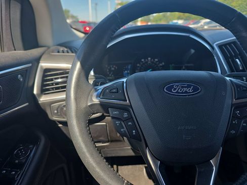 Used 2019 Ford Edge Titanium w/ Equipment Group 301A AWD/4WD image 27
