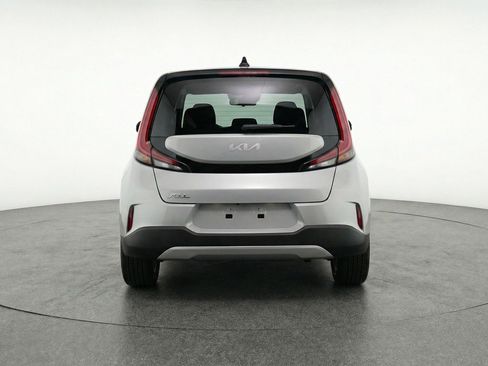 Used 2025 Kia Soul LX w/ LX Technology Package FWD image 7