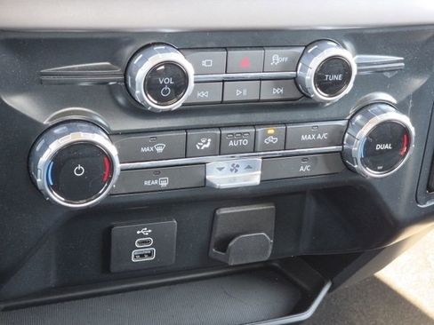 Used 2025 Ford F150 XLT w/ Equipment Group 301A Standard image 19