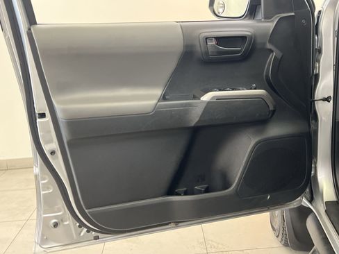 Used 2022 Toyota Tacoma SR5 AWD/4WD image 34