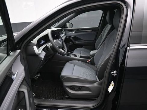 New 2026 Volkswagen Tiguan SE R-Line image 9