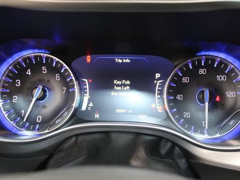 Used 2024 Chrysler Pacifica Touring-L FWD image 33
