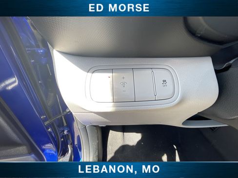 Used 2025 Hyundai Venue SEL FWD image 17