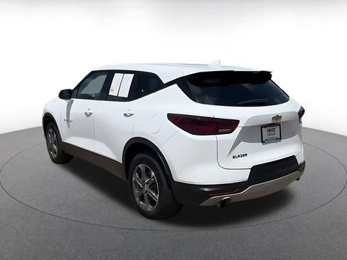 Used 2025 Chevrolet Blazer LT FWD image 3