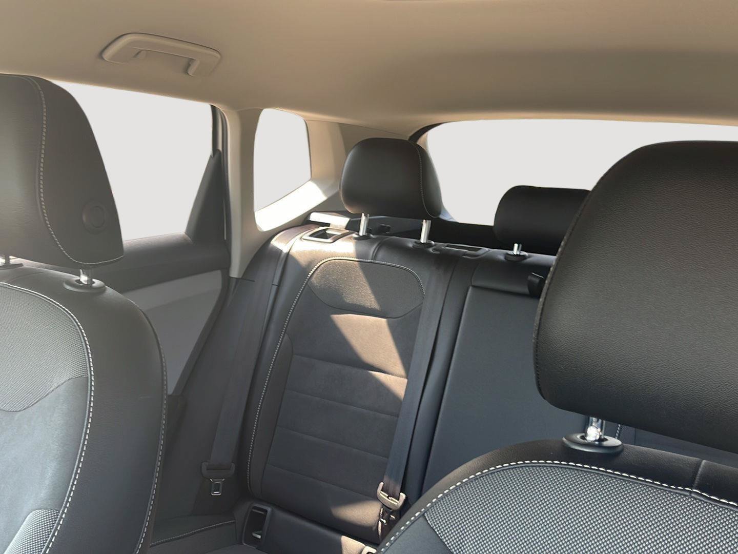 Certified 2022 Volkswagen Taos SE FWD image 35
