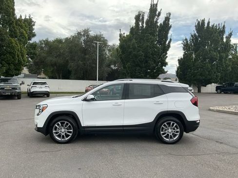 Used 2024 GMC Terrain SLT AWD/4WD image 7