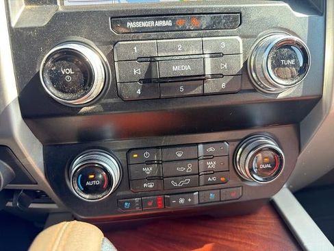 Used 2019 Ford F150 King Ranch w/ Equipment Group 601A Luxury AWD/4WD image 31