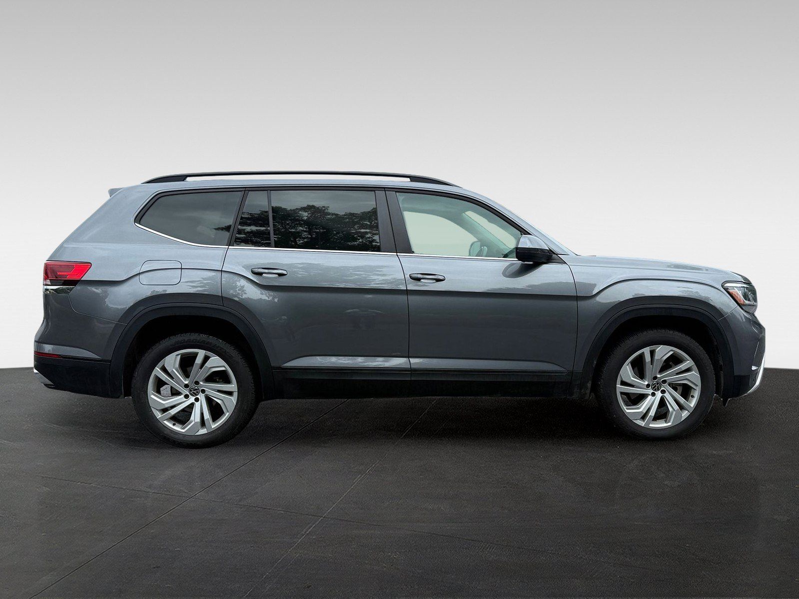 Used 2023 Volkswagen Atlas SE w/ Panoramic Sunroof Package AWD/4WD image 4