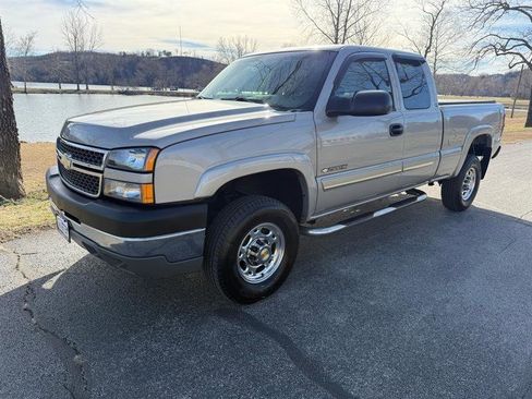 Used 2005 Chevrolet Silverado 2500 LS image 3