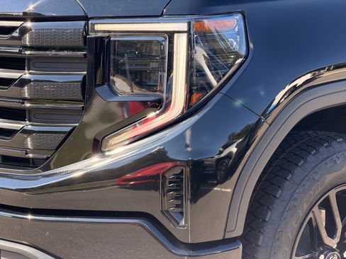 Used 2022 GMC Sierra 1500 Elevation AWD/4WD image 8