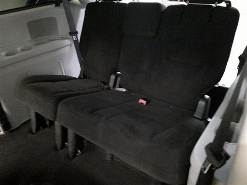 Used 2016 Dodge Grand Caravan SXT w/ Rear Park Assist Package image 22