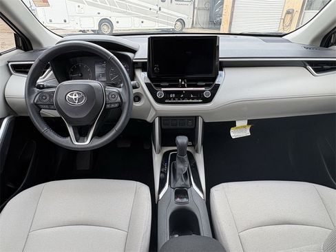 Used 2023 Toyota Corolla Cross LE image 25