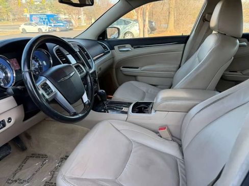 Used 2011 Chrysler 300 Limited image 16