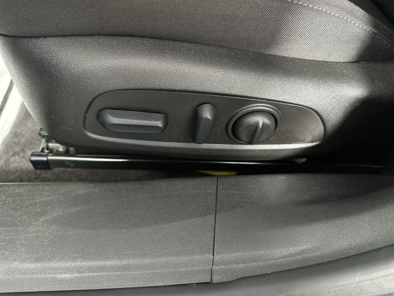 Used 2025 Chevrolet Malibu LT FWD image 12