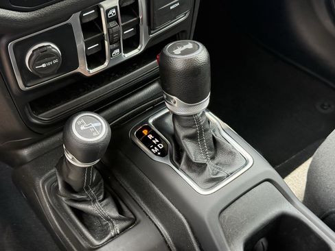 Used 2024 Jeep Wrangler Unlimited Sport AWD/4WD image 24