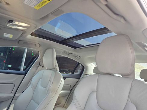 Used 2024 Volvo S60 B5 Plus image 22