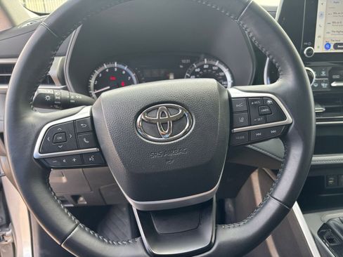 Used 2025 Toyota Highlander LE FWD image 29