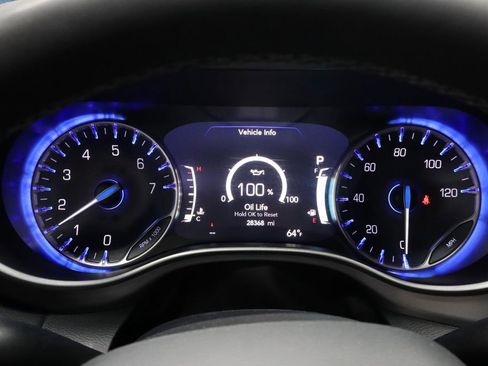 Used 2025 Chrysler Pacifica Select FWD image 28