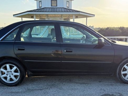 Used 2000 Toyota Avalon XLS FWD image 4