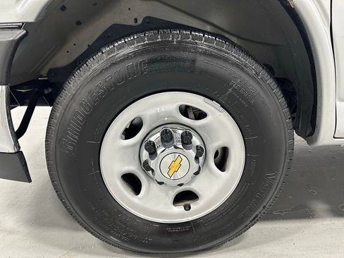 Used 2025 Chevrolet Express 3500 LT w/ LT Preferred Equipment Group image 52