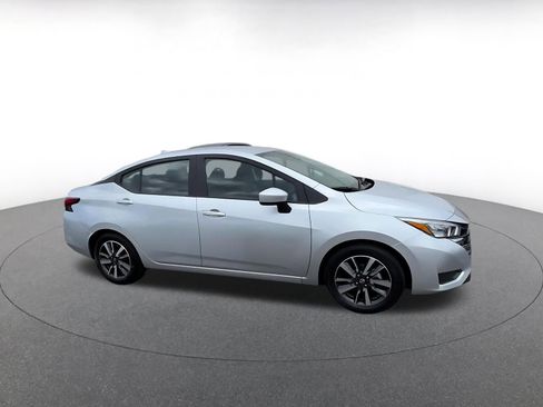 Used 2025 Nissan Versa SV FWD image 2