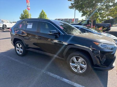Used 2021 Toyota RAV4 XLE Premium AWD/4WD image 3