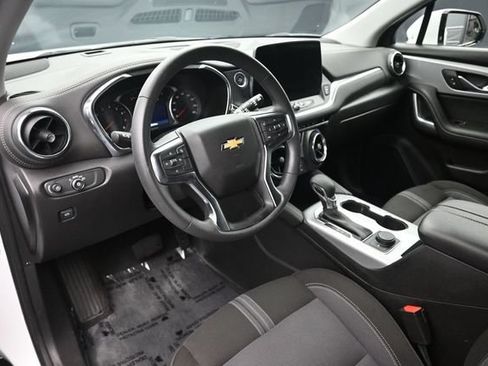 Used 2025 Chevrolet Blazer LT FWD image 11