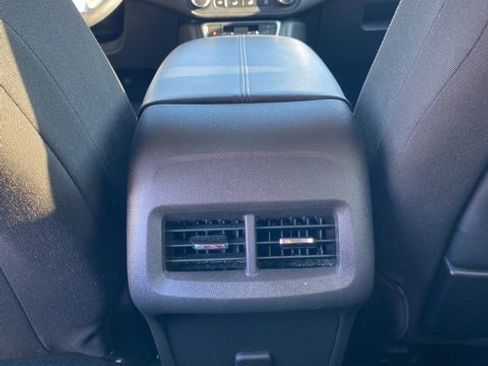 Used 2024 GMC Terrain SLE image 22